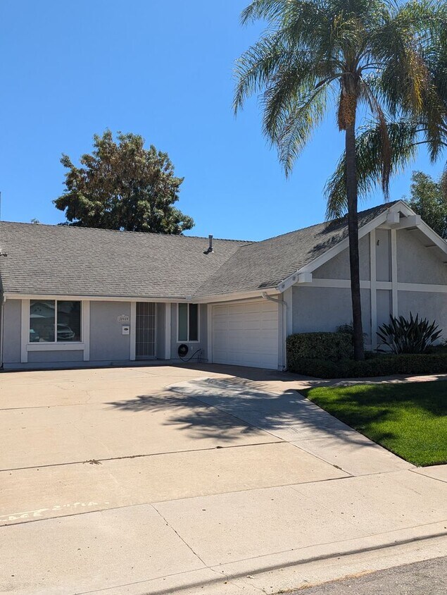 Primary Photo - 3 Bed/2 Bath 1 Story Home in Lakeside