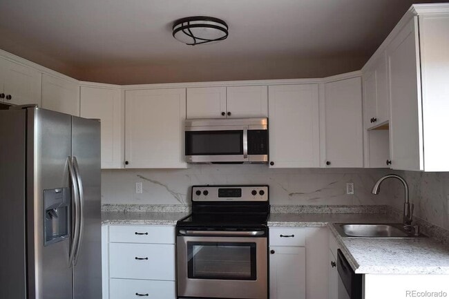 Building Photo - 2146 Broadway Ave