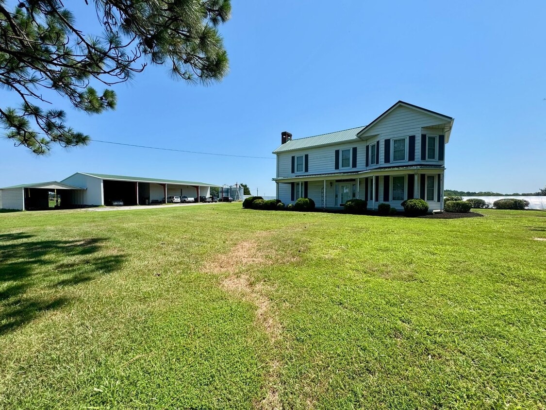 Primary Photo - Country Living