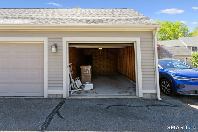 Foto del edificio - 33 Strathmore Ln