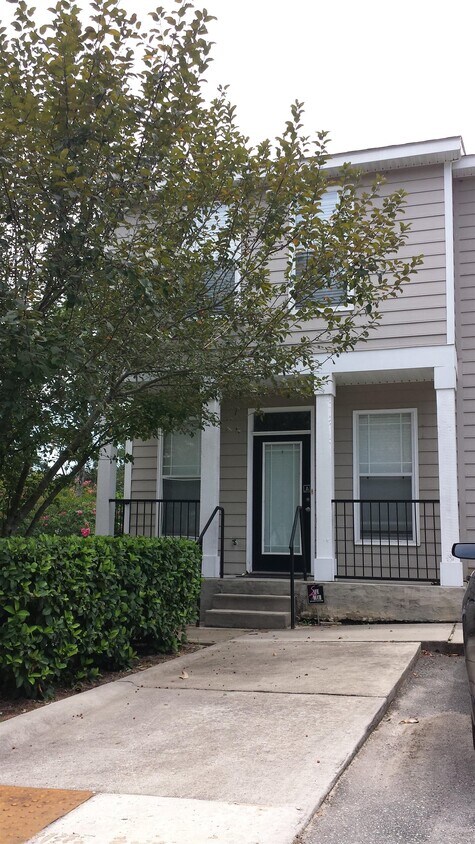 Foto principal - 2400 Fred Smith Rd