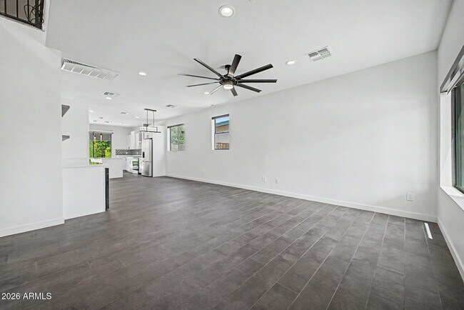 Foto del edificio - 2312 E Curnow Dr