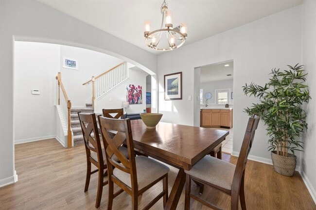 Building Photo - 2109 Zoa Dr