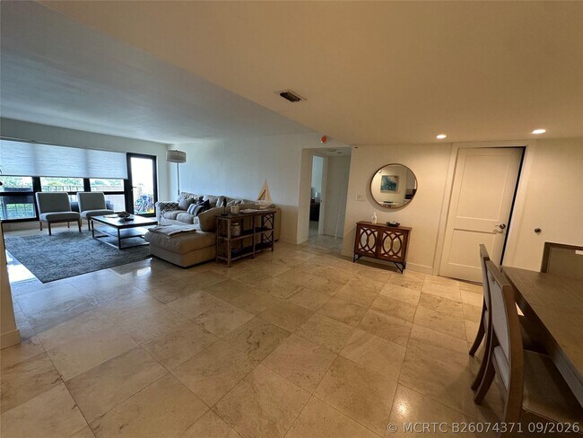 Building Photo - 4900 N Ocean Blvd