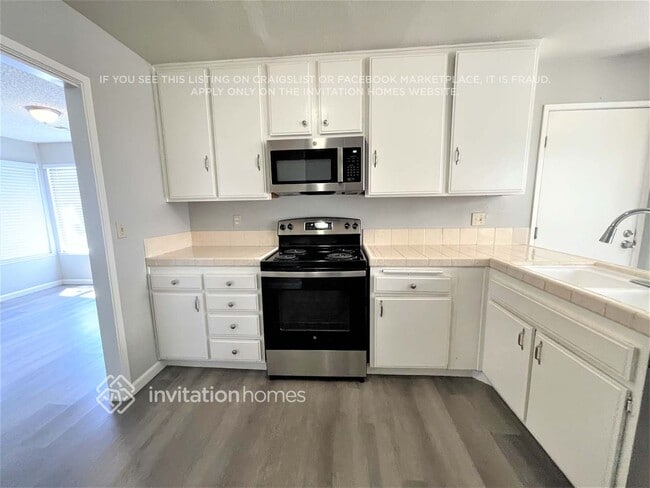 Building Photo - 556 Temple Way