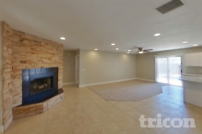 Building Photo - 3018 S Standage