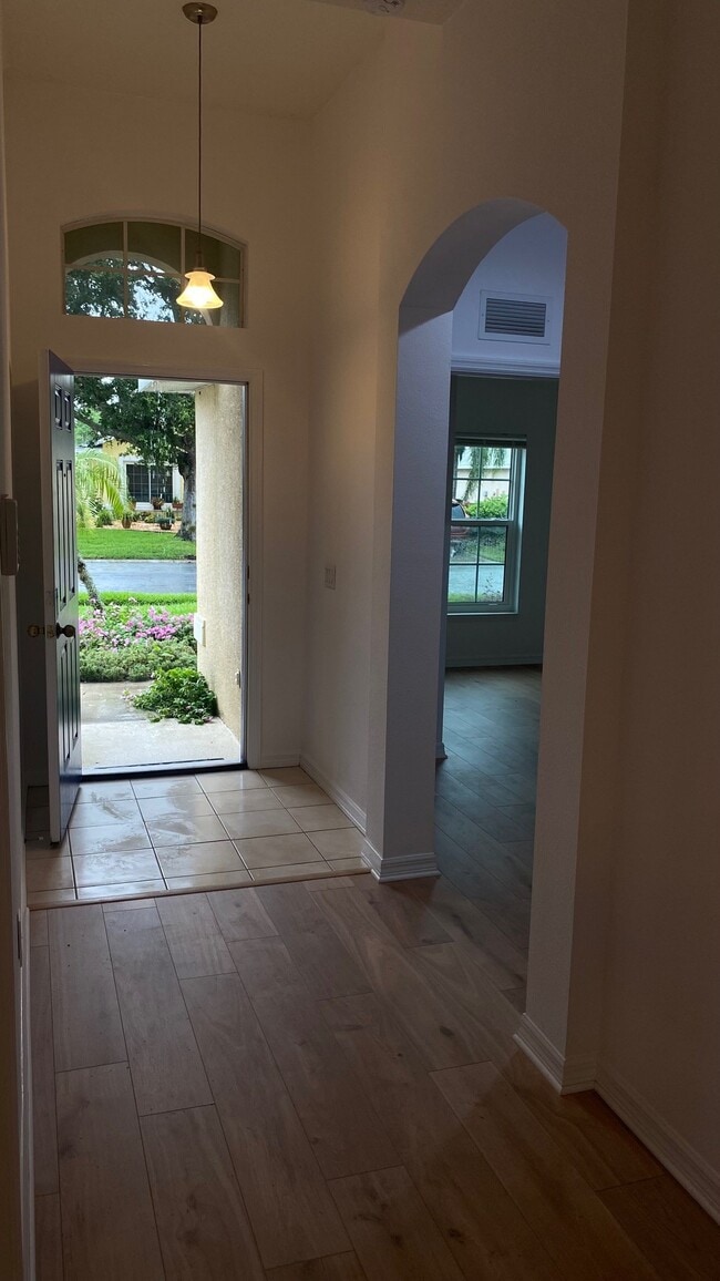 Entrance - 5144 Lansdowne Way