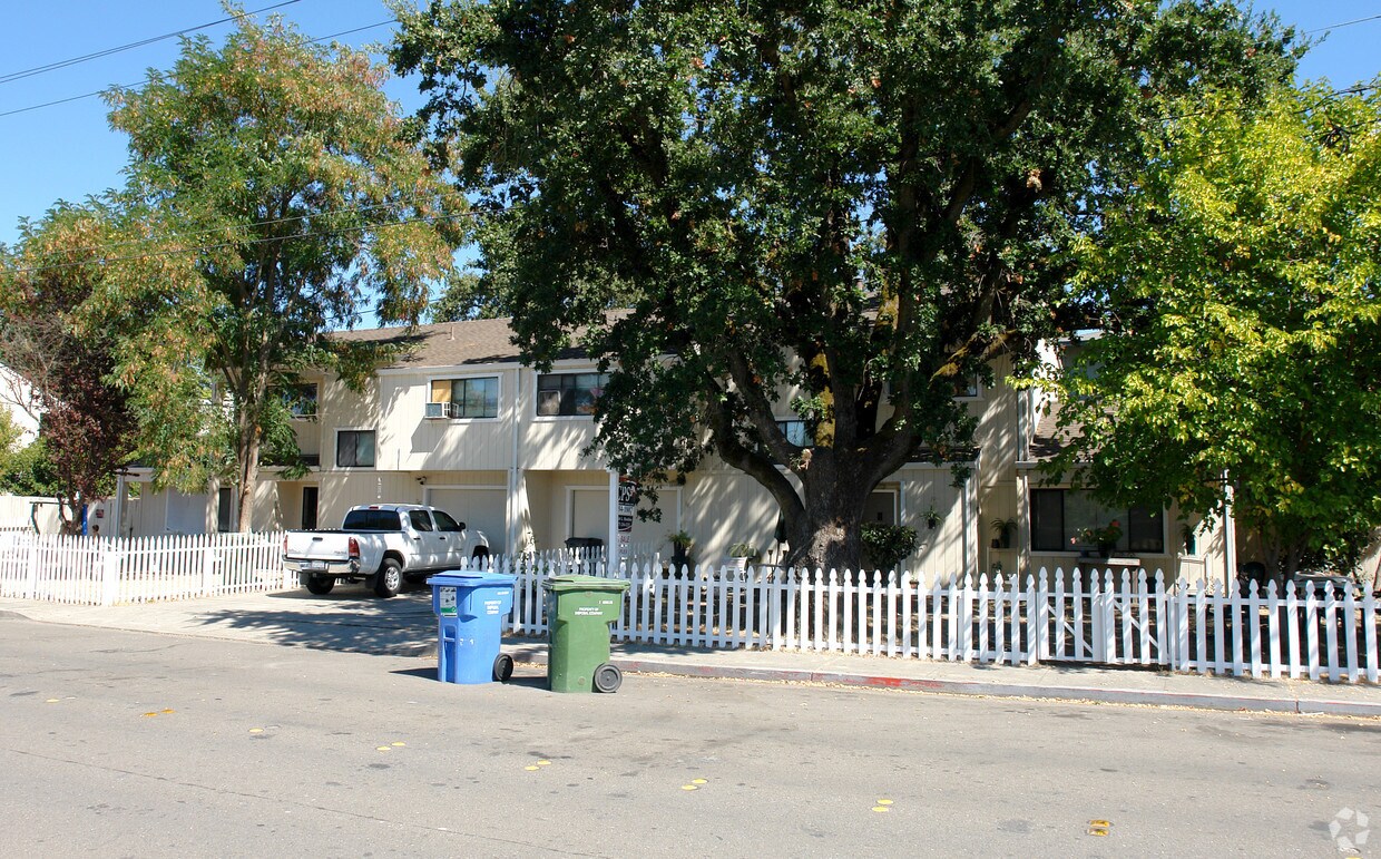 Primary Photo - 16-26 3rd St