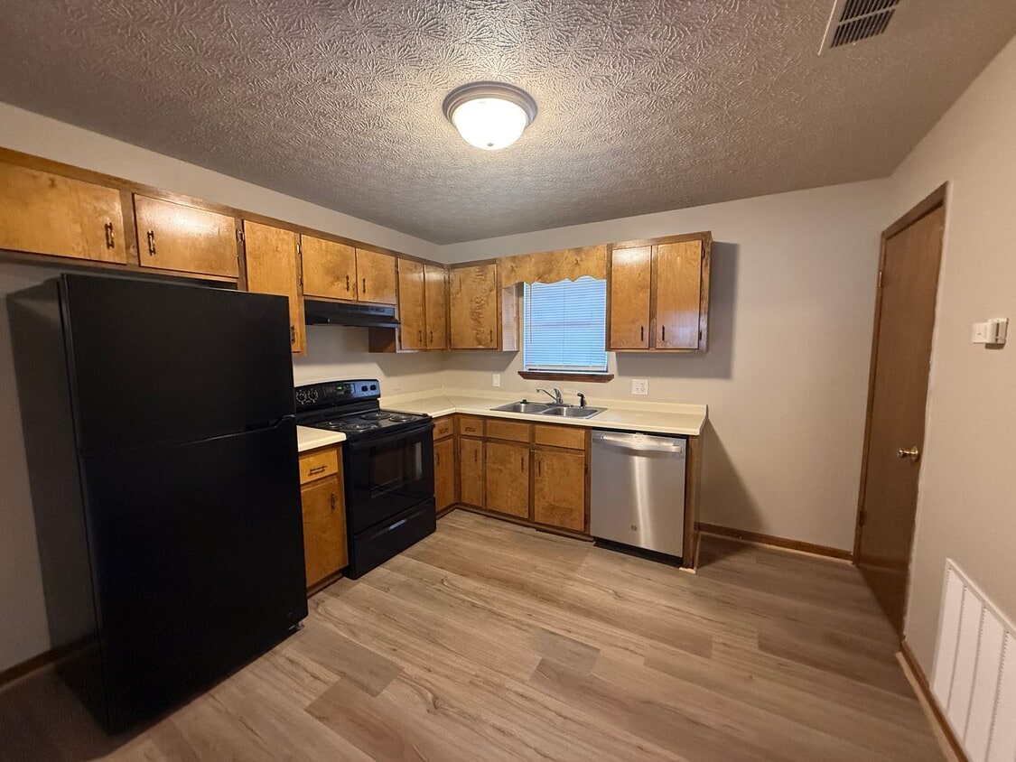 Foto principal - 101/103 Cooper Springs Ct