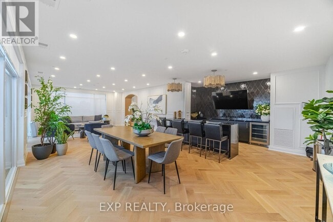 Building Photo - 71 Wyndham St S