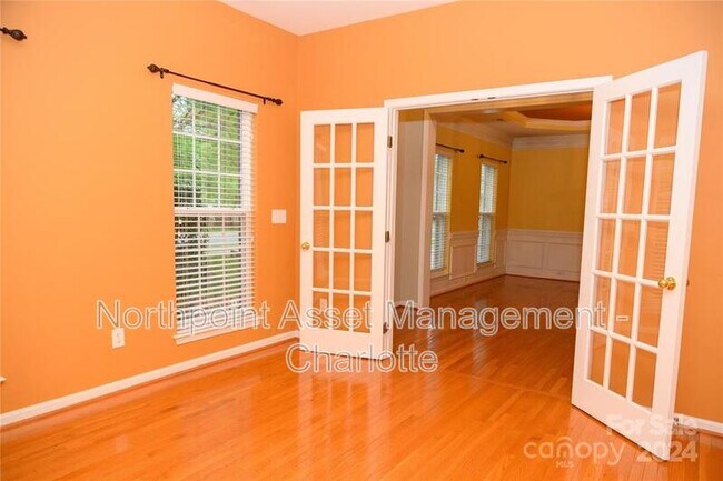 Foto del edificio - 529 Fair Oaks Dr