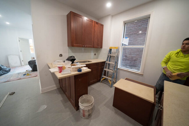 Building Photo - 2448 33rd St