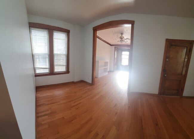 Foto del edificio - 3335 N Springfield Ave