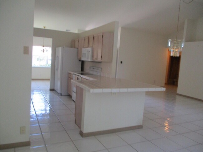 Building Photo - 5355 Grande Palm Cir