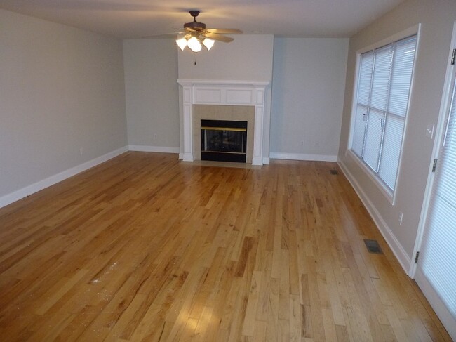 Building Photo - 3 Bedroom/2 Bath Home Jonesborough, TN
