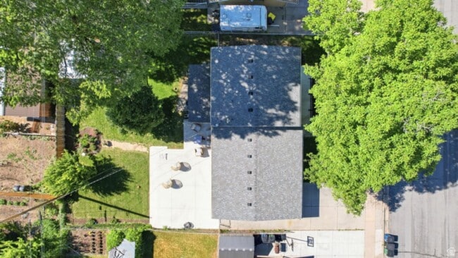 Building Photo - 284 S 250 W