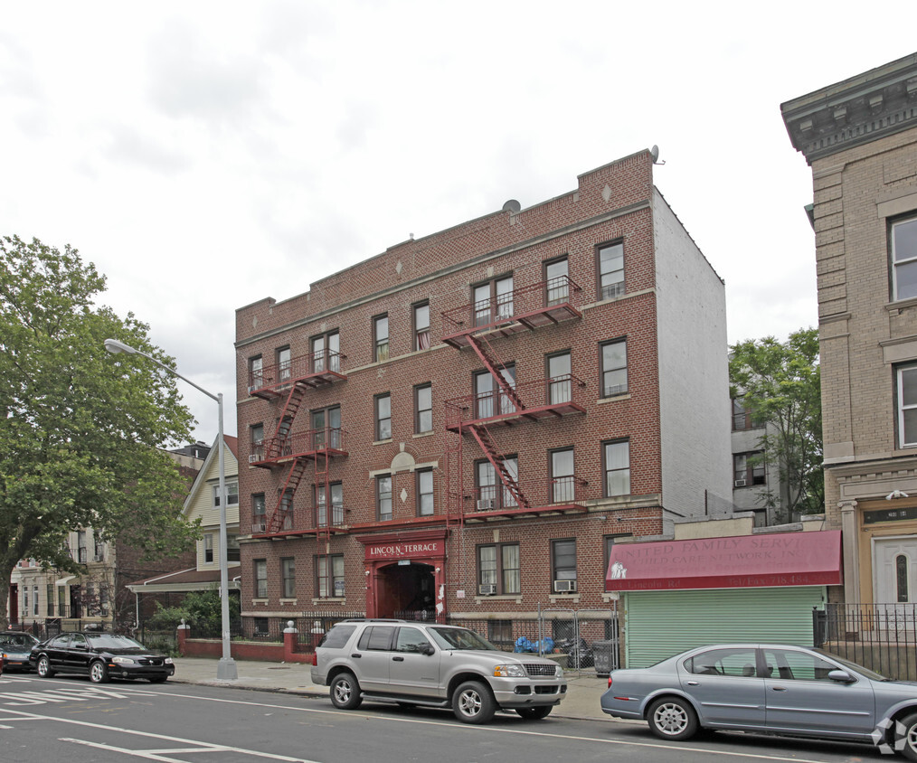 Building Photo - Lincoln Terrace