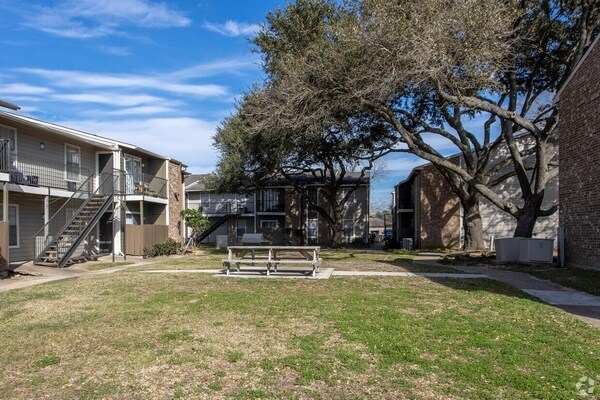 Foto del edificio - Oak Run Manor Apartments