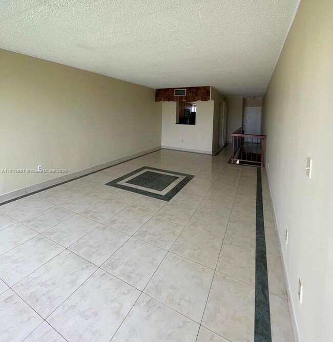 Foto del edificio - 9220 Fontainebleau Blvd