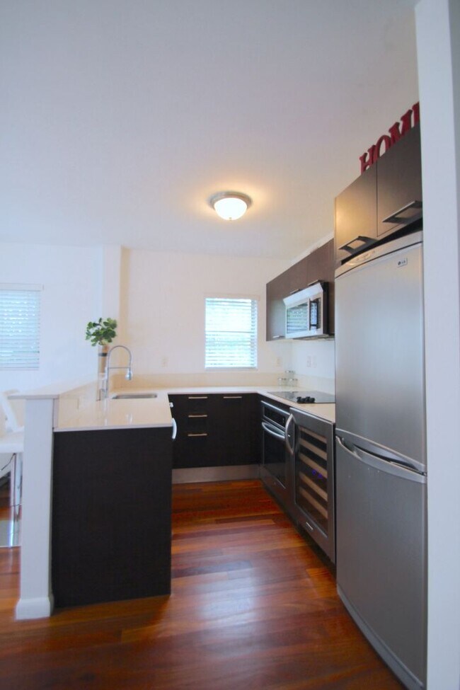 Foto del edificio - Beautiful garden unit with 1bed/1bath in t...