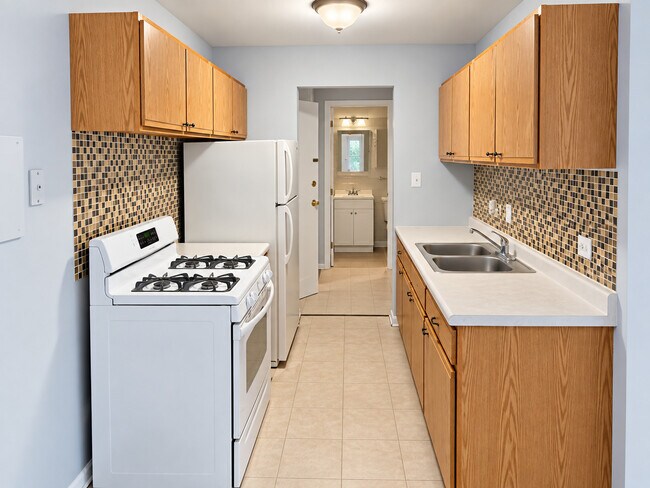 Building Photo - 100 Willow Ln