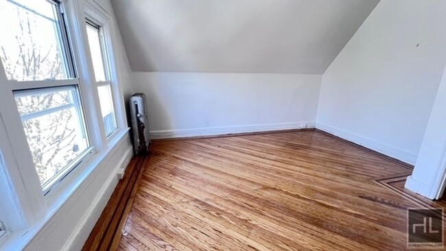 Building Photo - VERY BRIGHT ,COZY AND NEWLY RENOVATED 2 BE...