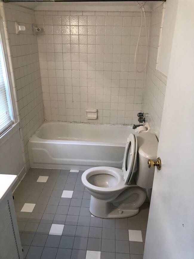 Building Photo - 2 br, 1 bath House - 127 S. ARBOR PARK