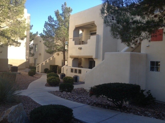 Foto del edificio - Gated Community * Downstairs 1 bedroom * C...