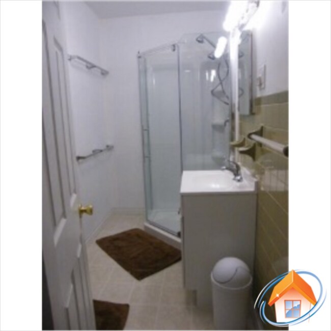 Building Photo - 247 Haines St