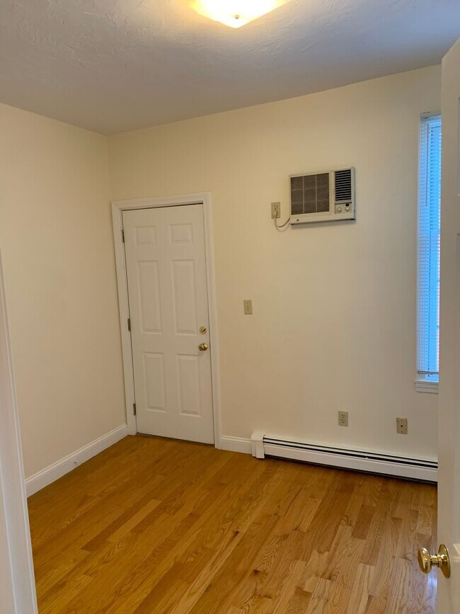 Foto del edificio - Great 1 Bed Home in East Cambridge + AC