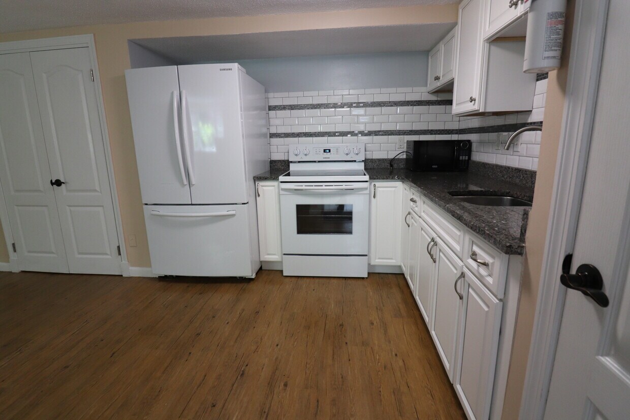 Foto principal - 53 Colborne Rd