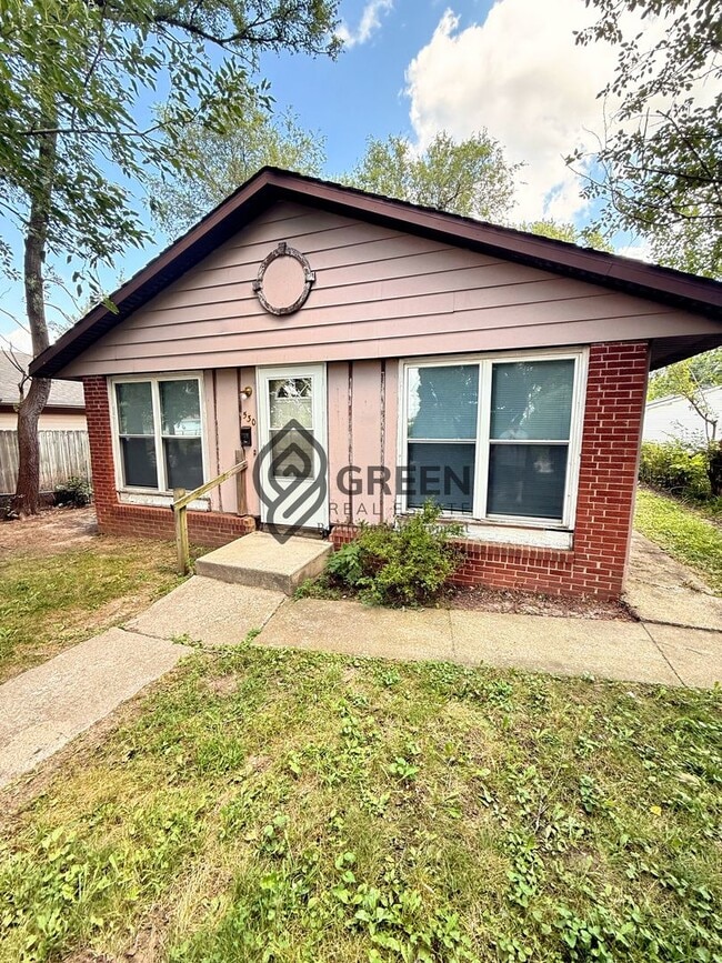 Building Photo - 530 N Cottage Ave