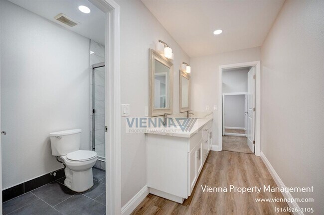 Foto del edificio - 6494 Crosswoods Cir