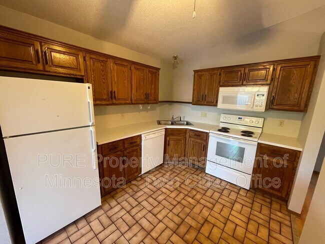 Building Photo - 5542 Donegal Dr