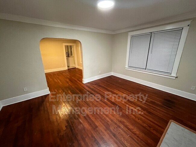 Foto del edificio - 923 Garland St