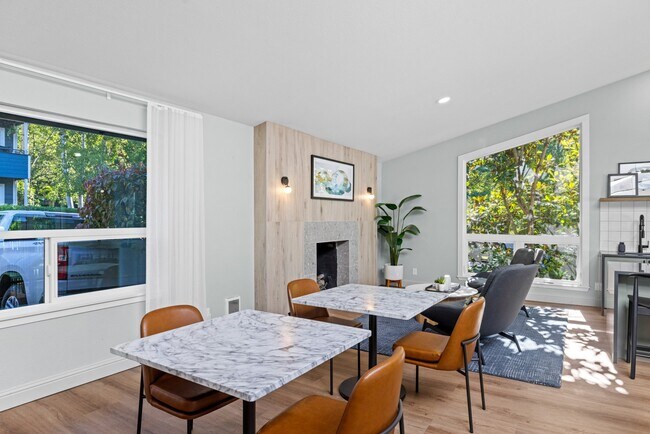 Espacio para casa club en 2000 Lake Washington Apartments en Renton, WA 98056 - 2000 Lake Washington Apartments