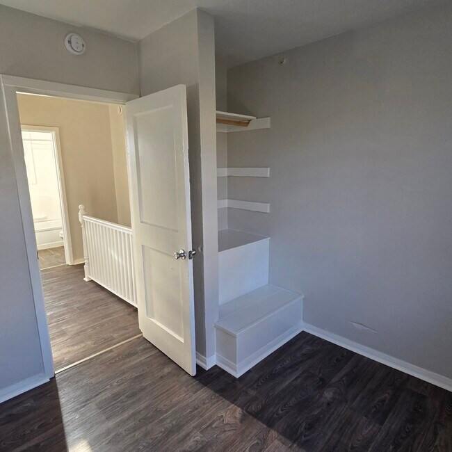 Foto del edificio - 1409 NW Carden Ave