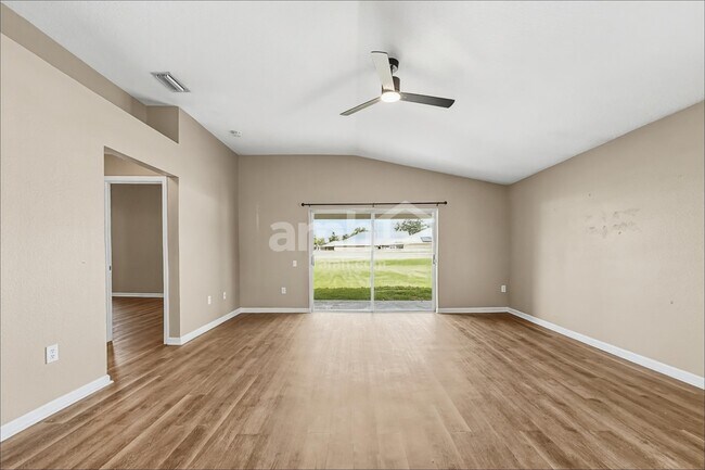 Foto del edificio - 1107 Summer Breeze Dr
