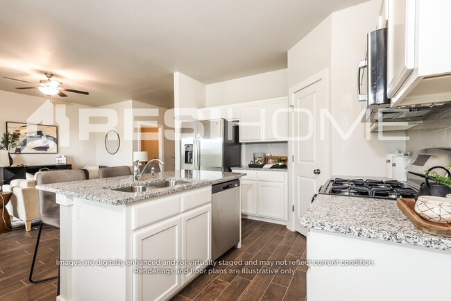 Photo - 960B Elowyn St (Edmond, OK) House