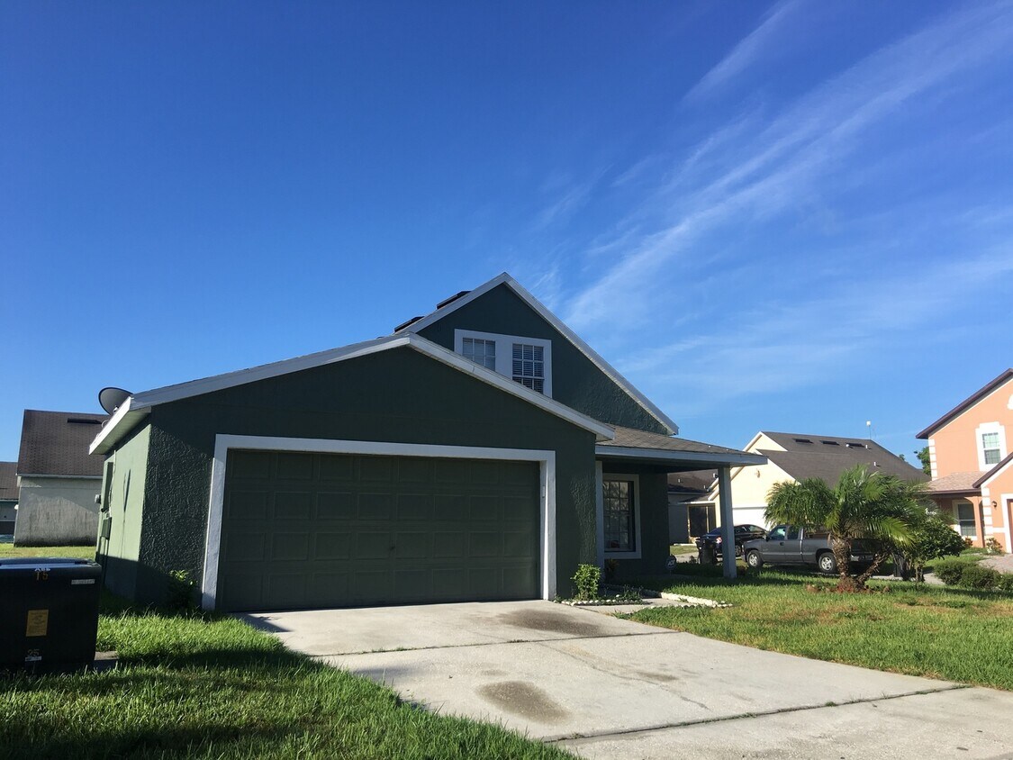 Huge 4 Bedroom / 2 Bath Single Family Home... - Huge 4 Bedroom / 2 Bath Single Family Home...
