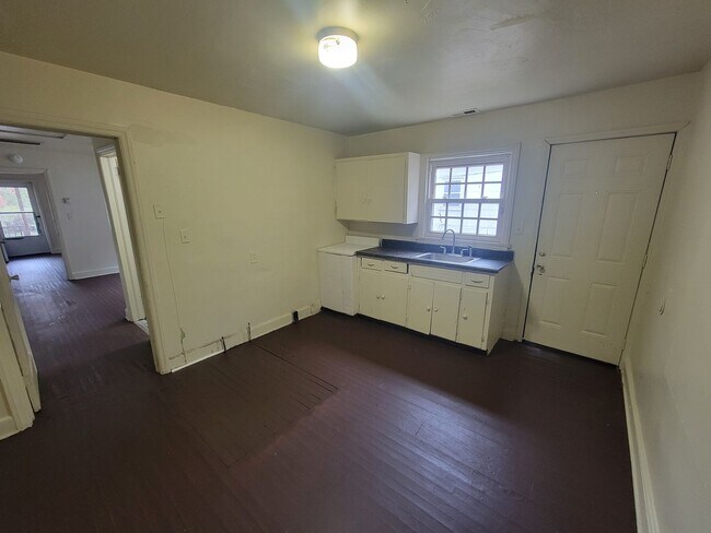 Foto del edificio - 2 Bedroom 1 Bathroom Duplex!