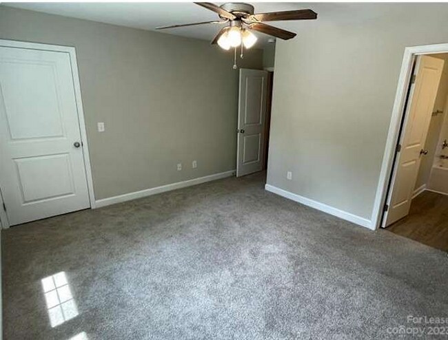 Foto del edificio - 562 Kirk St