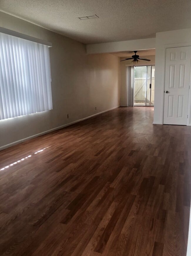 Foto del edificio - 421 E Park Ave