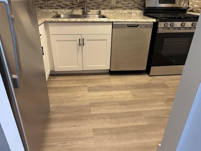 Foto del edificio - Hampshire Court Apartments