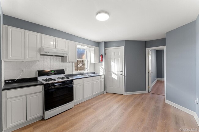 Building Photo - 234 Edwards Pl