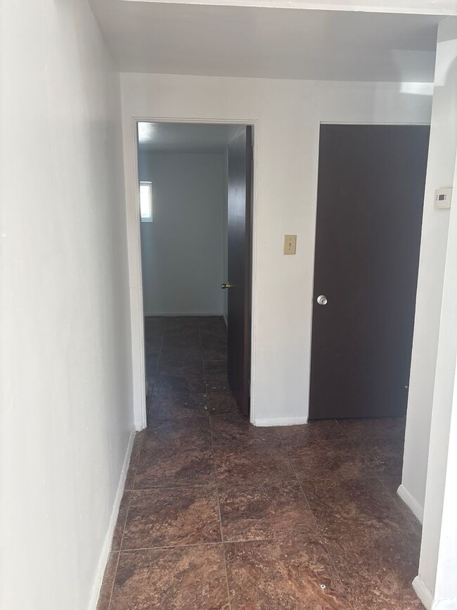 Foto del edificio - 2 Bedroom in Building near Farquhar Park -...