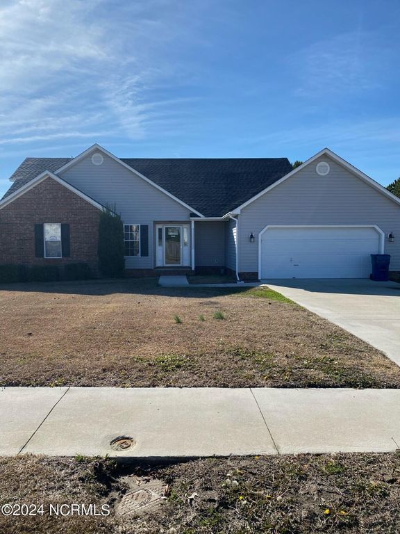 Foto principal - 3 Bedroom, 2 Bath Home - 1204 Huff Dr.