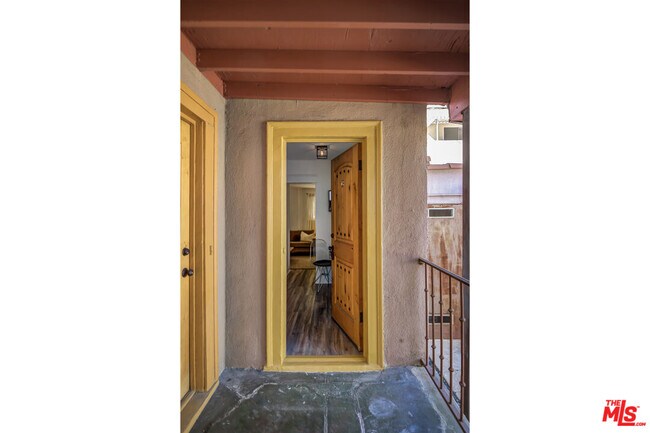 Foto del edificio - 1159 N Fuller Ave