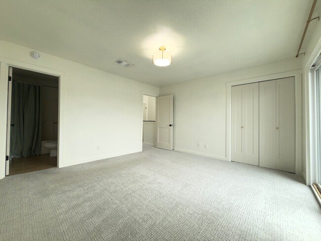 Dormitorio 2 - 27 Court Dr