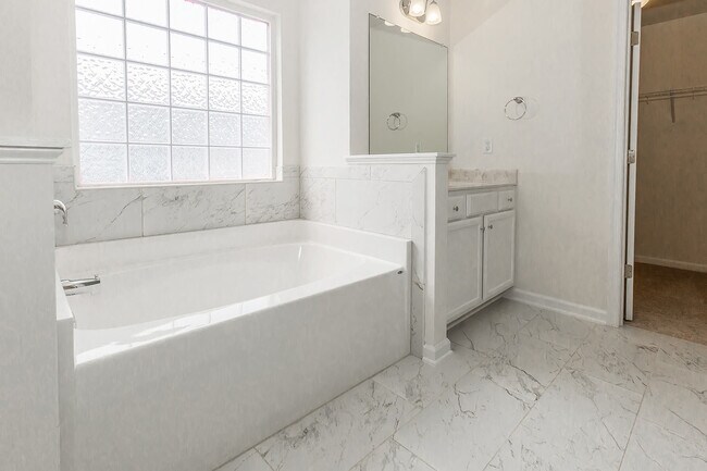 Master bath - 3913 Northridge St